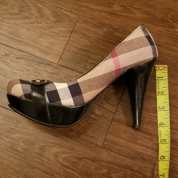 Shoes - Picture 8 of 9